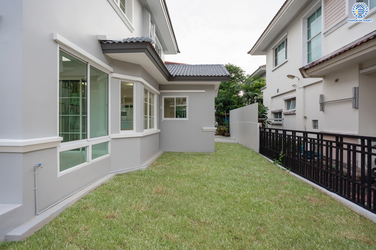 บ้านมือสองตกแต่งใหม่ ม.นันทวัน พระราม5 ตกแต่งหรูหรา หลังใหญ่กว่า 64 ตร.ว. ฟังก์ชันจัดเต็ม 3 ห้องนอน 3 ห้องน้ำ 1 ห้องอเนกประสงค์ จอดรถได้ 2 คัน พร้อม Living Room รองรับทุกความสุข ทำเลเดินทางสะดวก ใกล้ทางด่วน "กาญจนาภิเษก" และรถไฟฟ้าสายสีม่วง "สถานีบางรักใหญ่"